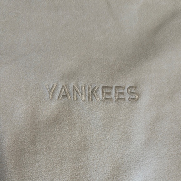 MLB Cream Sweatshirt with Ribbed Cuffs and Crew Neck - Picture 8 of 12